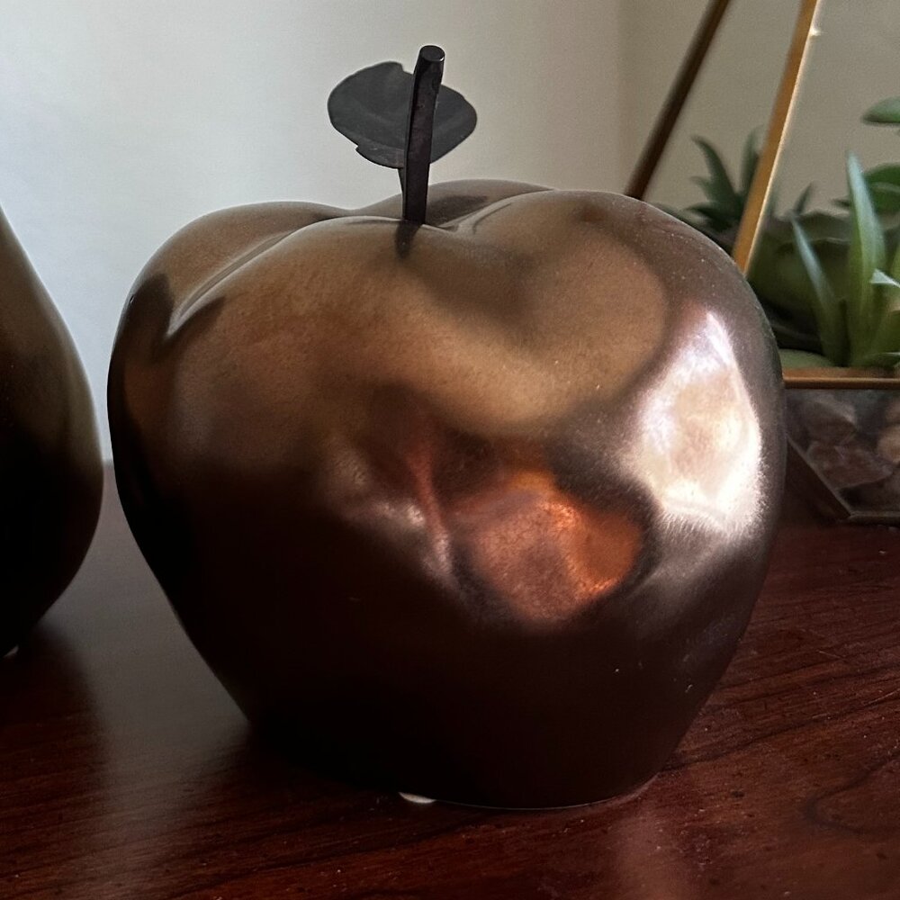 Brass-like Pair of Ceramic Fruit Figurines: Pear and Apple - Picture 3 of 6